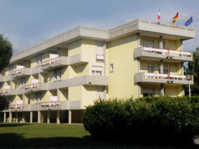 Residence with swimming pool in Luni Mare